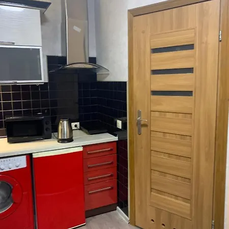 On Staroyevreyska Near Square