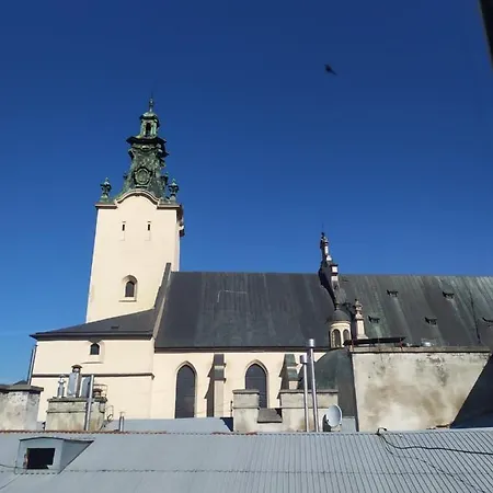 On Staroyevreyska Near Square 아파트 리비프