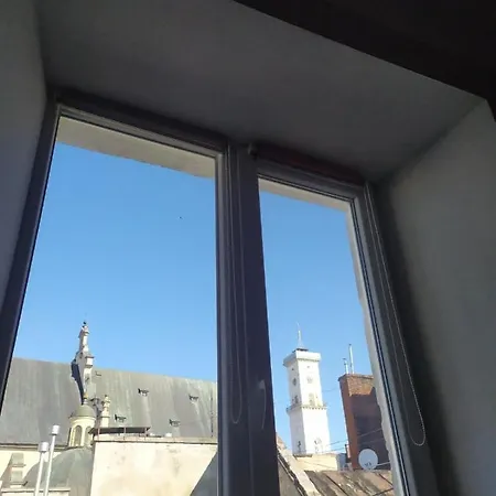 On Staroyevreyska Near Square 아파트 리비프