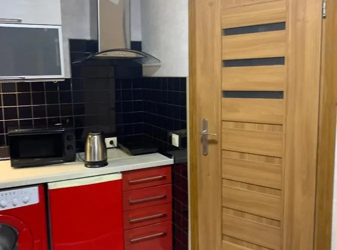 On Staroyevreyska Near Square